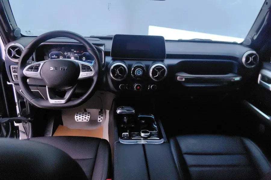 2024 Beijing BJ40 2.0T 224HP L4 8AT,autocango,china used car exporter,china ev exporter,chinese used car exporter,chinese used ev exporter