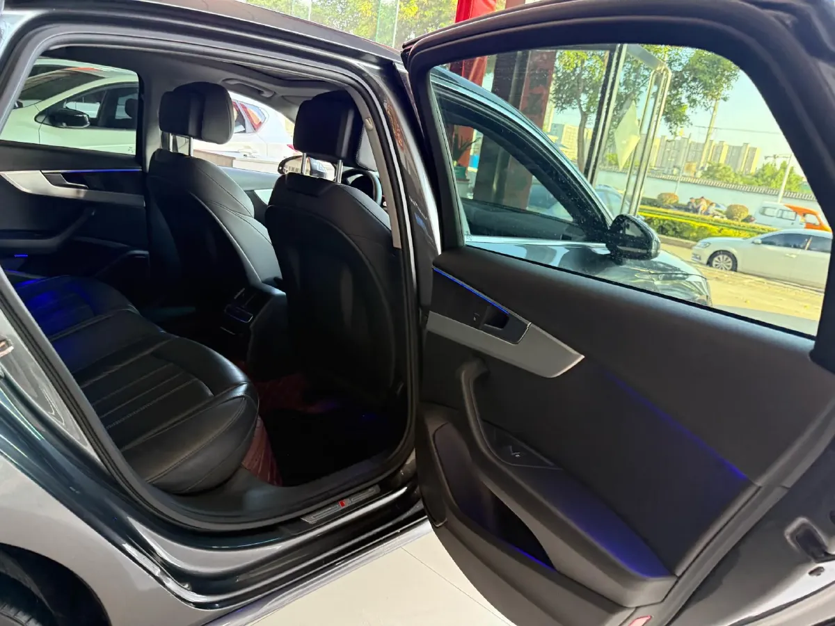 2020 Audi A4L 2.0T 190HP L4 7DCT,autocango,china used car exporter,china ev exporter,chinese used car exporter,chinese used ev exporter