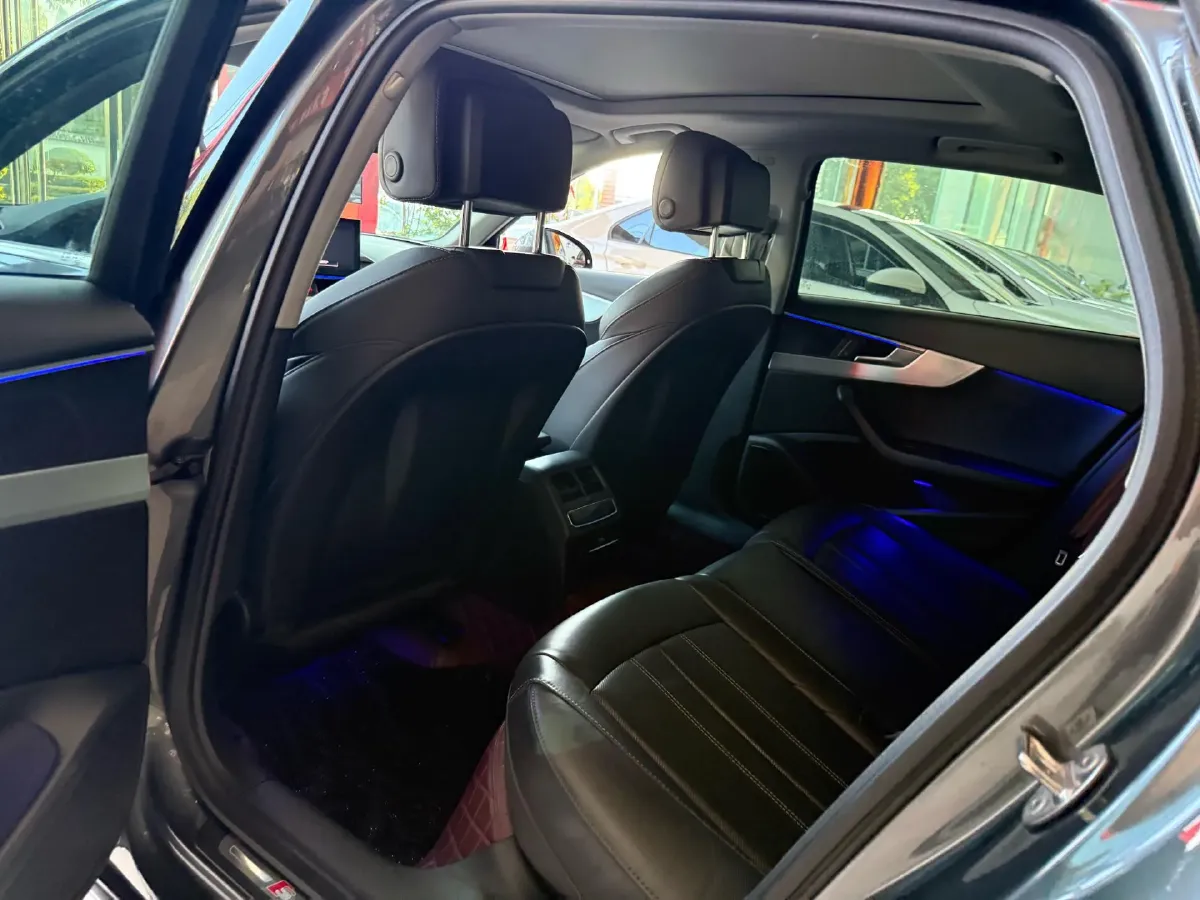 2020 Audi A4L 2.0T 190HP L4 7DCT,autocango,china used car exporter,china ev exporter,chinese used car exporter,chinese used ev exporter