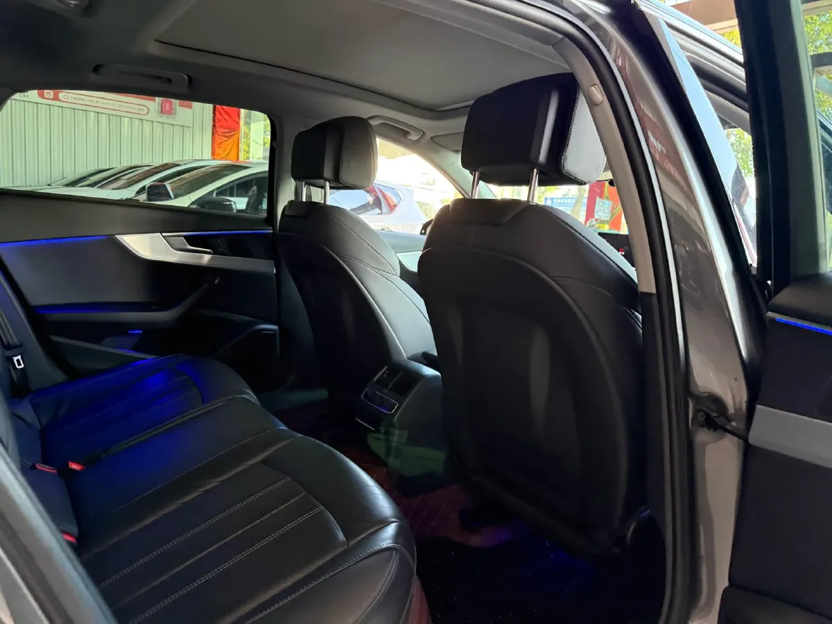 2020 Audi A4L 2.0T 190HP L4 7DCT,autocango,china used car exporter,china ev exporter,chinese used car exporter,chinese used ev exporter