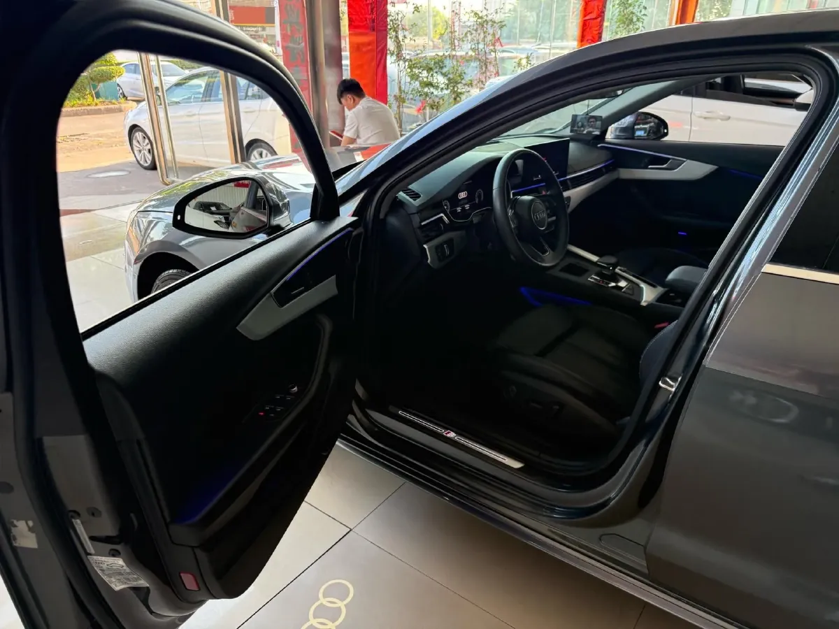 2020 Audi A4L 2.0T 190HP L4 7DCT,autocango,china used car exporter,china ev exporter,chinese used car exporter,chinese used ev exporter