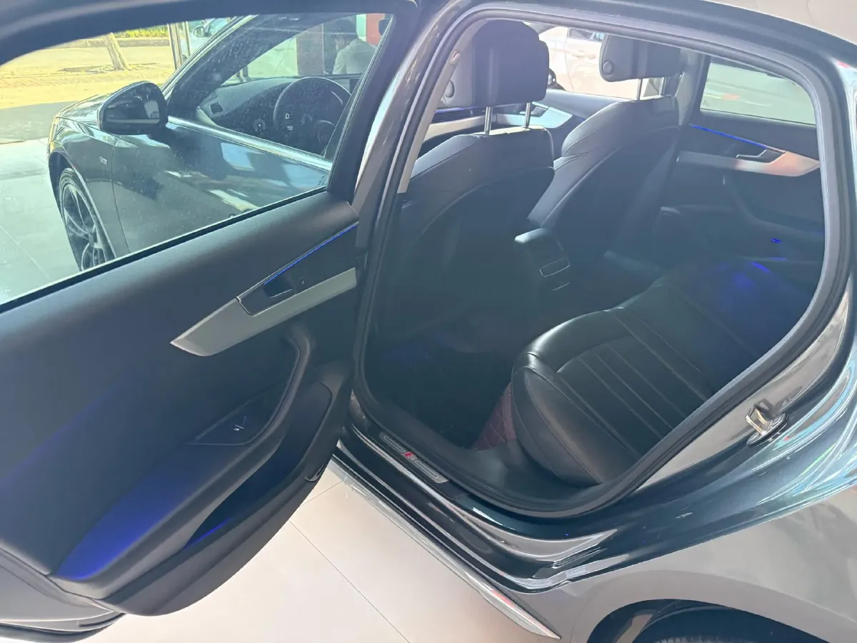 2020 Audi A4L 2.0T 190HP L4 7DCT,autocango,china used car exporter,china ev exporter,chinese used car exporter,chinese used ev exporter