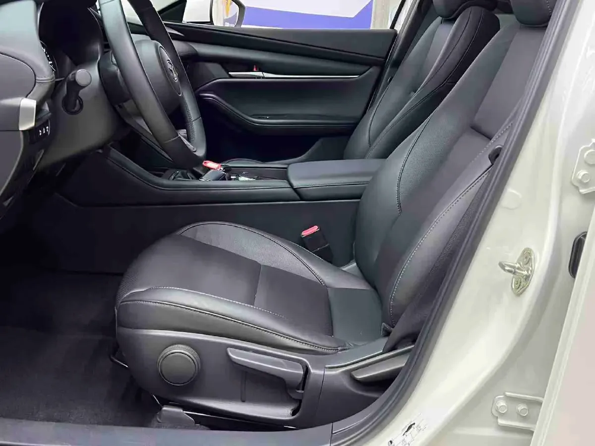 2021 Mazda 3 Axela 1.5L 117HP L4 6AT,autocango,china used car exporter,china ev exporter,chinese used car exporter,chinese used ev exporter