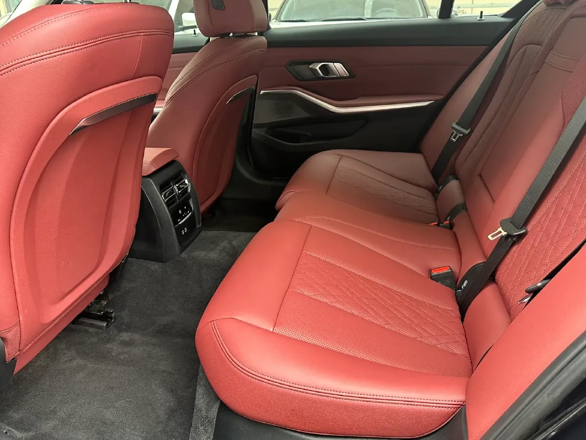 2023 BMW 3 Series 2.0T 156HP L4 8AT,autocango,china used car exporter,china ev exporter,chinese used car exporter,chinese used ev exporter