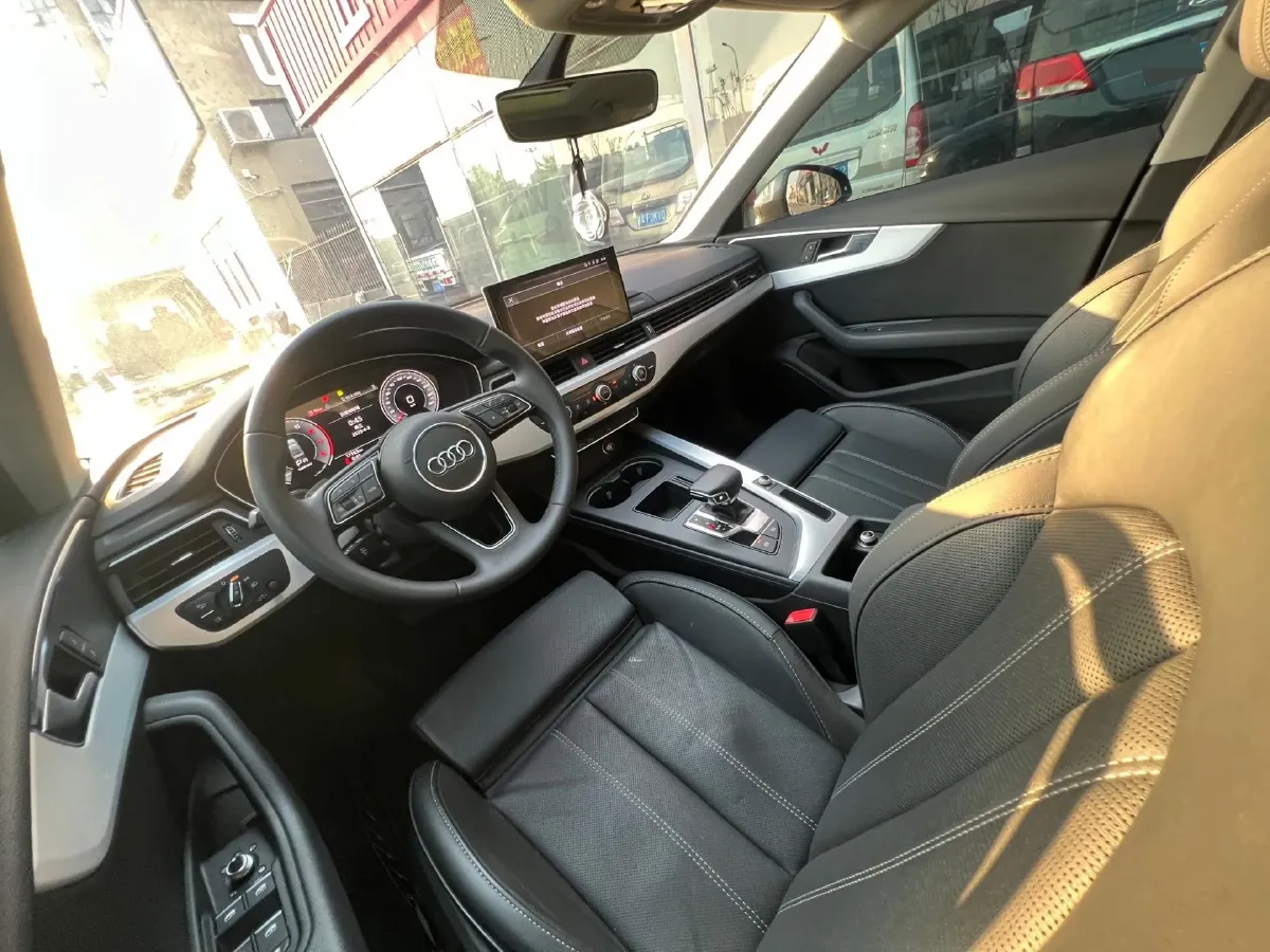 2023 Audi A4L 2.0T 190HP L4 7DCT,autocango,china used car exporter,china ev exporter,chinese used car exporter,chinese used ev exporter