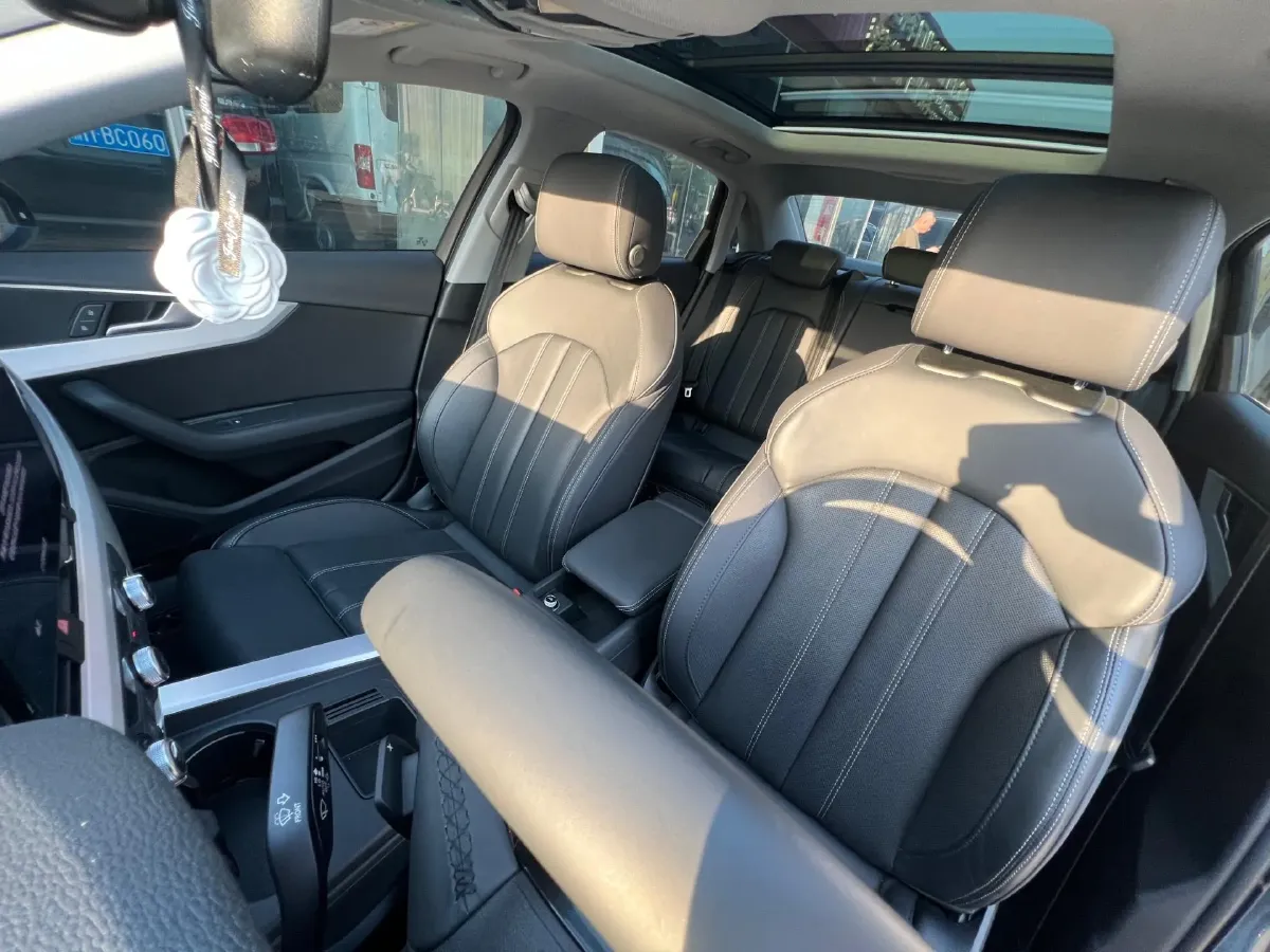 2023 Audi A4L 2.0T 190HP L4 7DCT,autocango,china used car exporter,china ev exporter,chinese used car exporter,chinese used ev exporter