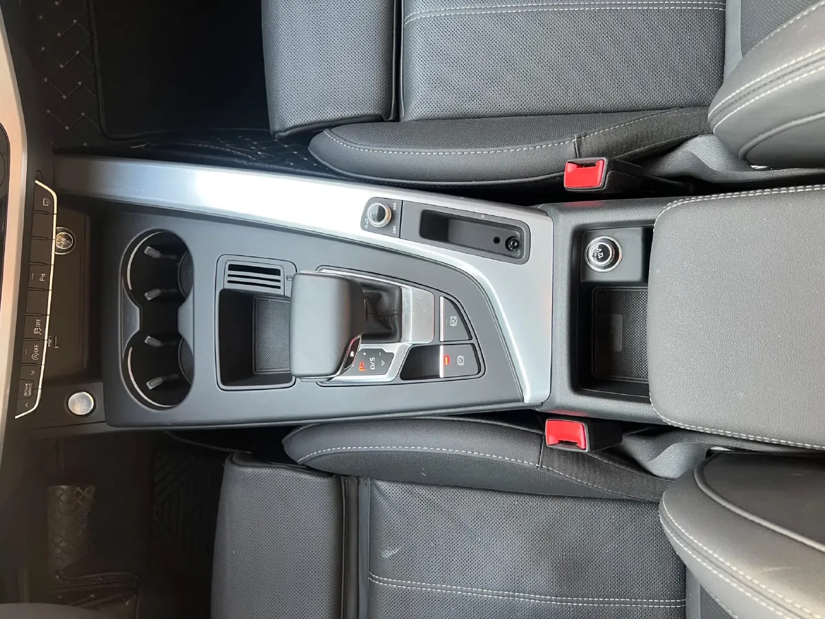 2023 Audi A4L 2.0T 190HP L4 7DCT,autocango,china used car exporter,china ev exporter,chinese used car exporter,chinese used ev exporter