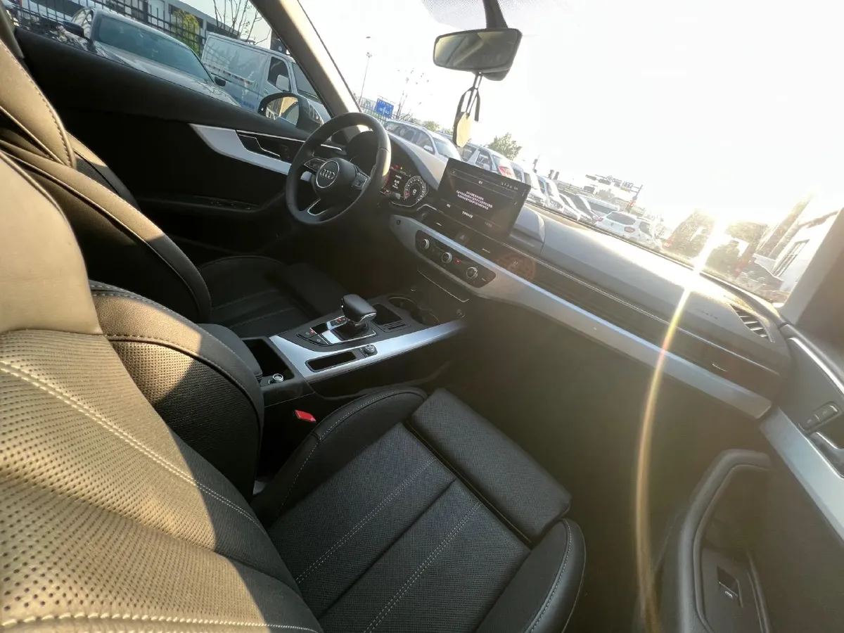 2023 Audi A4L 2.0T 190HP L4 7DCT,autocango,china used car exporter,china ev exporter,chinese used car exporter,chinese used ev exporter