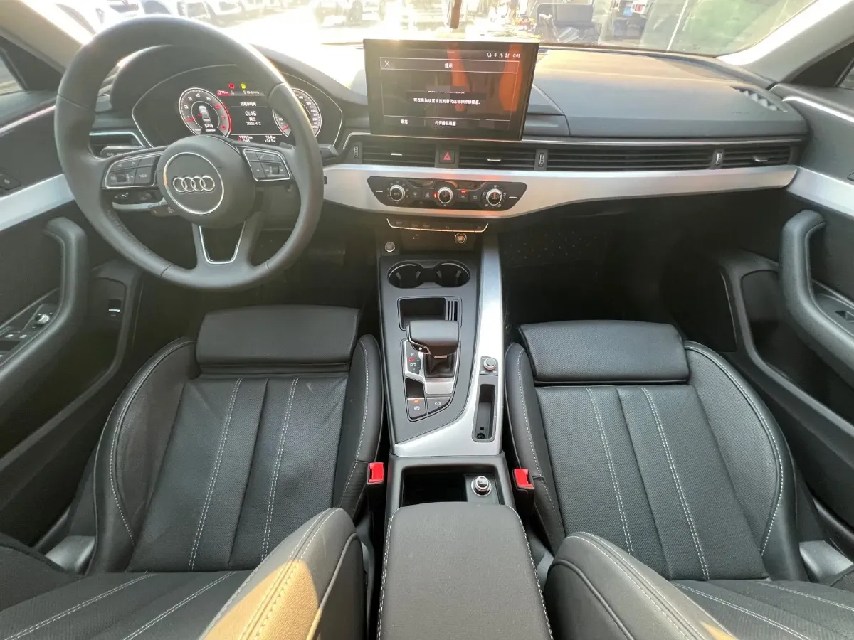 2023 Audi A4L 2.0T 190HP L4 7DCT,autocango,china used car exporter,china ev exporter,chinese used car exporter,chinese used ev exporter