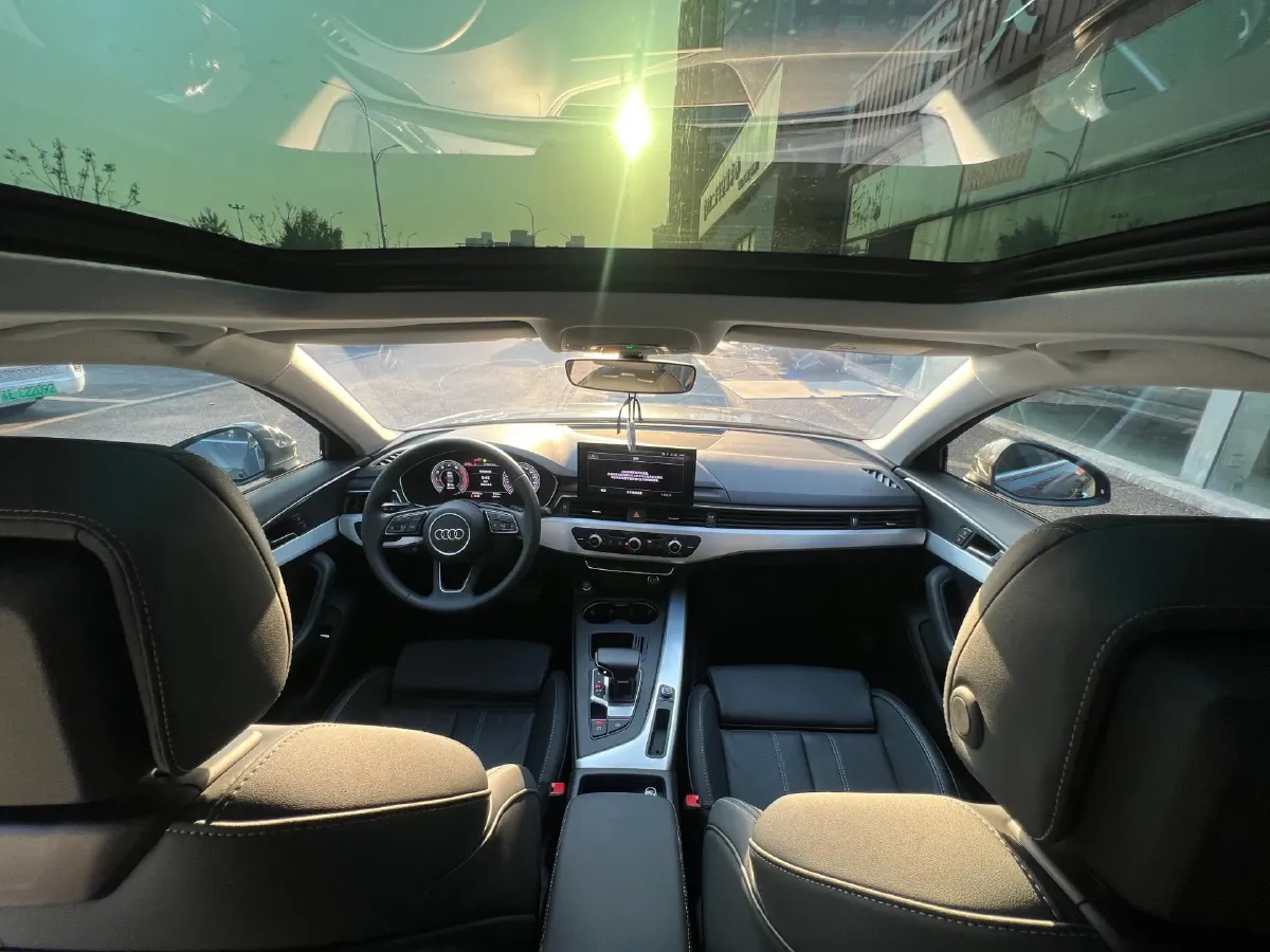 2023 Audi A4L 2.0T 190HP L4 7DCT,autocango,china used car exporter,china ev exporter,chinese used car exporter,chinese used ev exporter