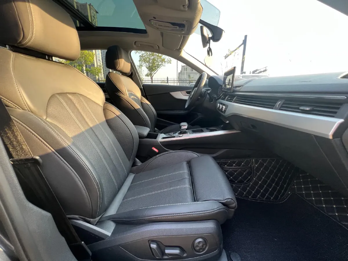 2023 Audi A4L 2.0T 190HP L4 7DCT,autocango,china used car exporter,china ev exporter,chinese used car exporter,chinese used ev exporter