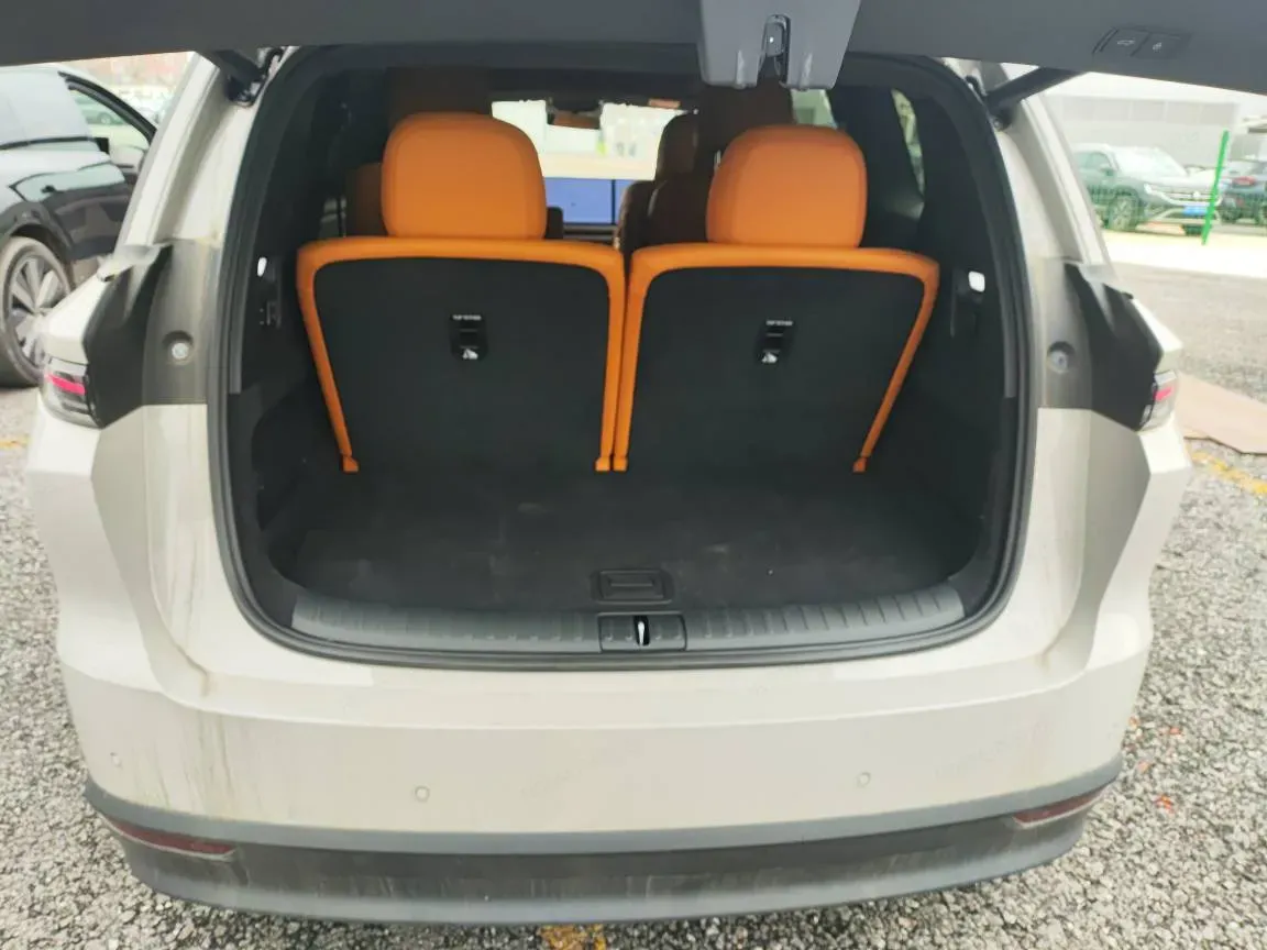 2025 Li i8 BEV,autocango,china used car exporter,china ev exporter,chinese used car exporter,chinese used ev exporter