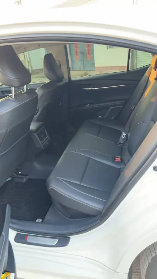 2021 Toyota Camry 2.5L 209HP L4 8AT,autocango,china used car exporter,china ev exporter,chinese used car exporter,chinese used ev exporter