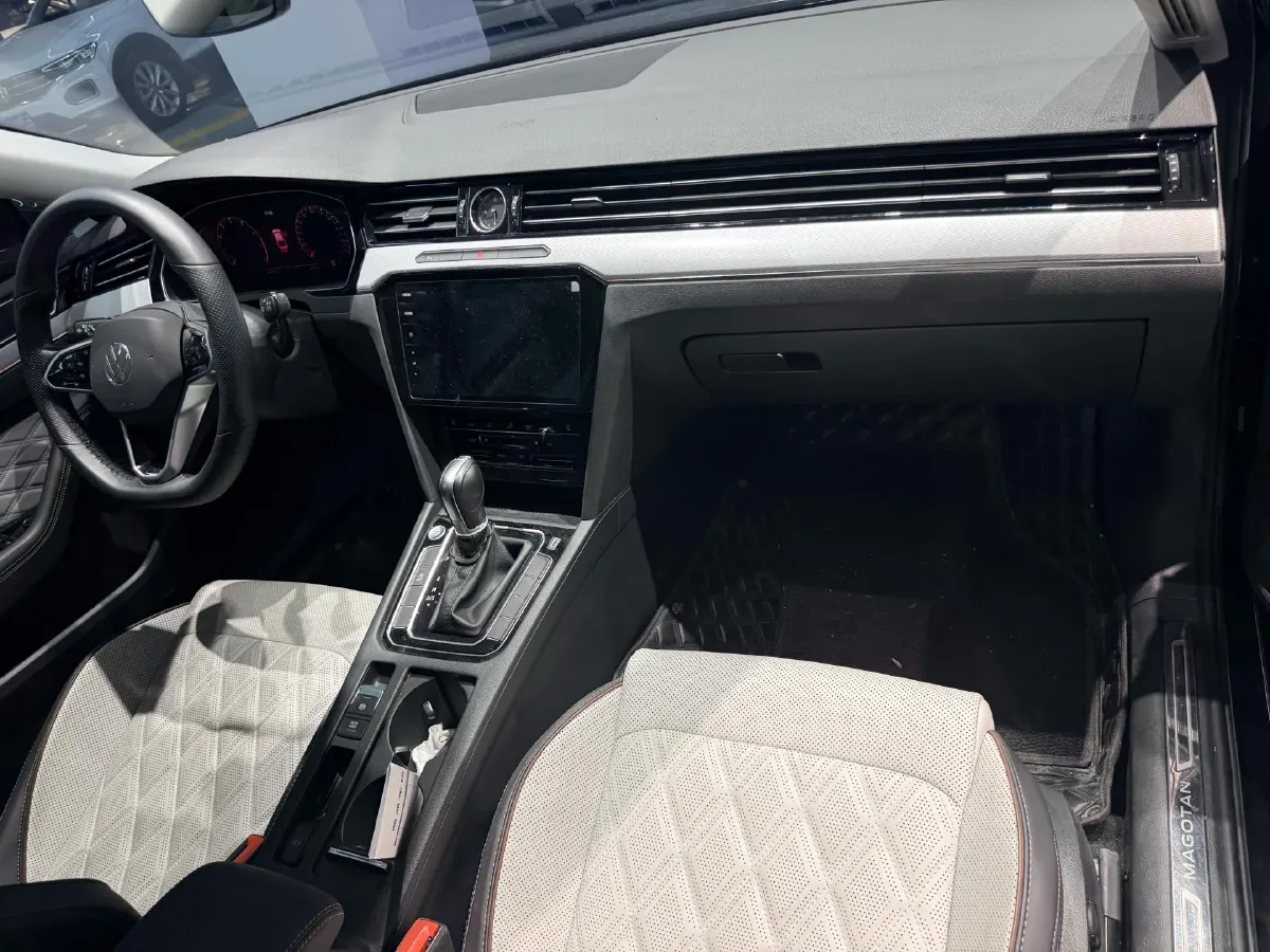 2023 Volkswagen Magotan 2.0T 186HP L4 7DCT,autocango,china used car exporter,china ev exporter,chinese used car exporter,chinese used ev exporter