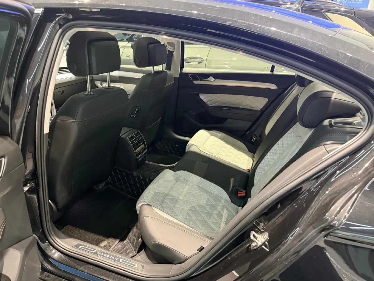 2023 Volkswagen Magotan 2.0T 186HP L4 7DCT,autocango,china used car exporter,china ev exporter,chinese used car exporter,chinese used ev exporter