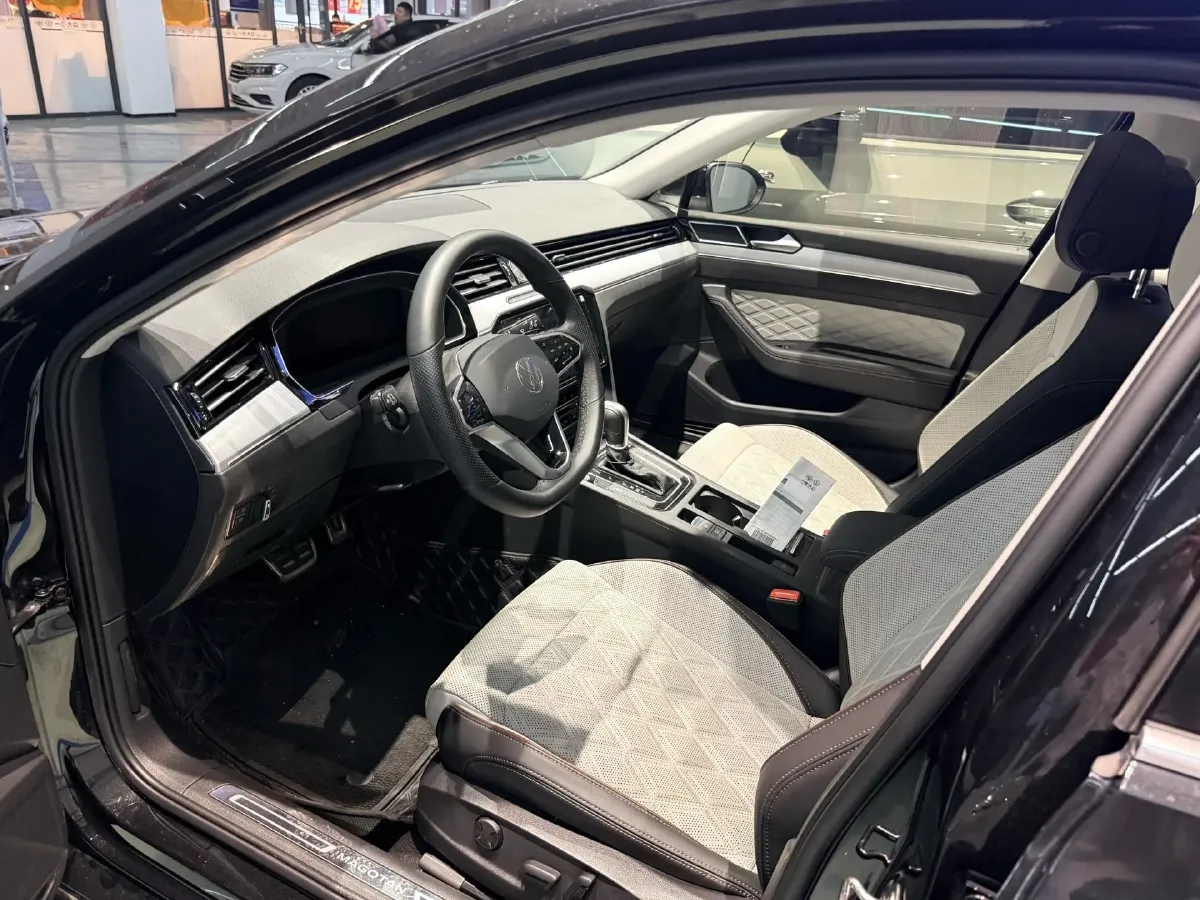 2023 Volkswagen Magotan 2.0T 186HP L4 7DCT,autocango,china used car exporter,china ev exporter,chinese used car exporter,chinese used ev exporter