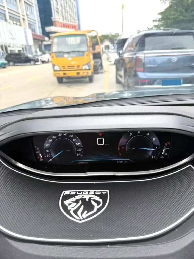 2017 Peugeot 5008 1.8T 204HP L4 6AT,autocango,china used car exporter,china ev exporter,chinese used car exporter,chinese used ev exporter