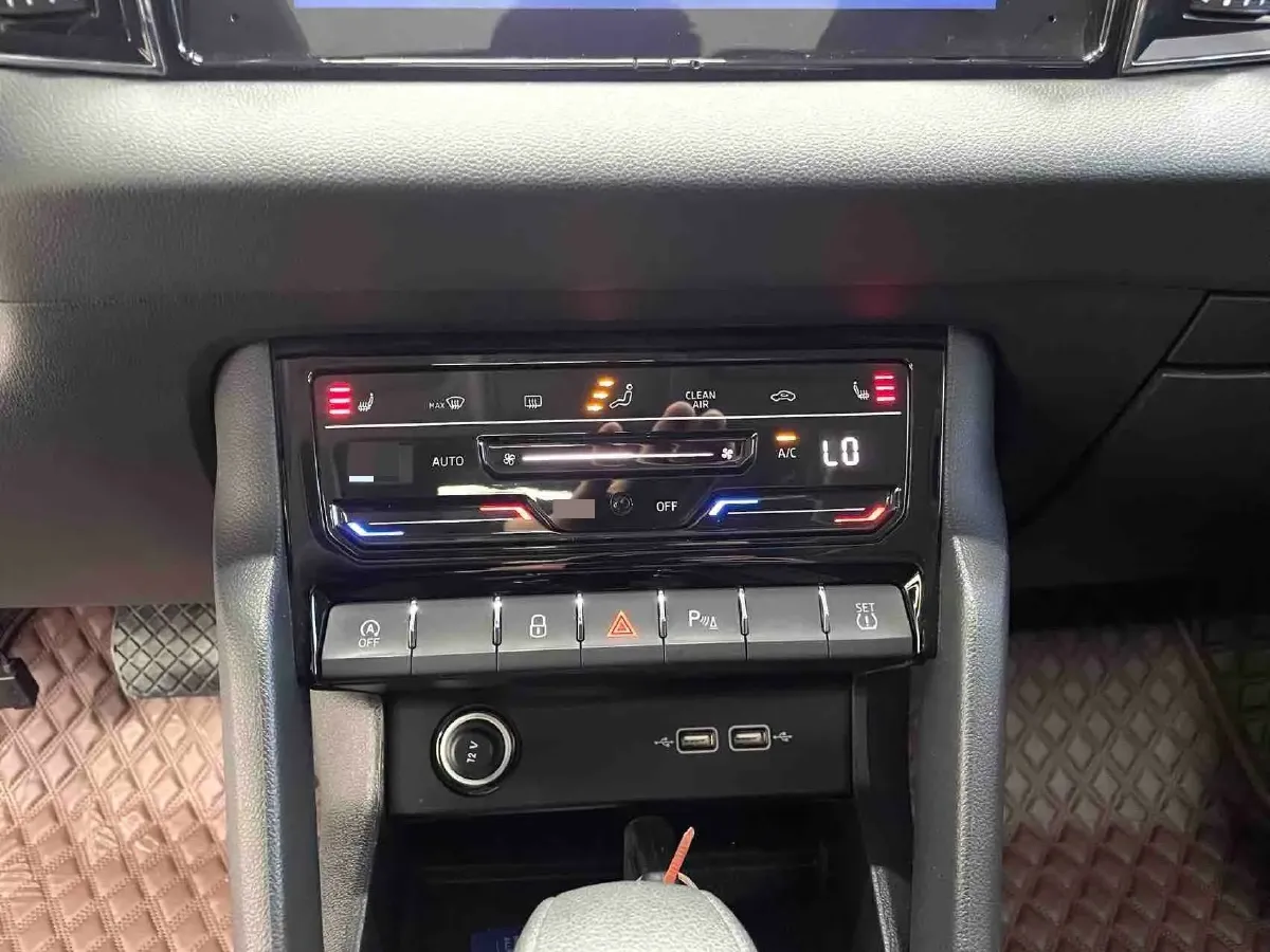 2022 Skoda Karoq 1.4T 150HP L4 7DCT,autocango,china used car exporter,china ev exporter,chinese used car exporter,chinese used ev exporter