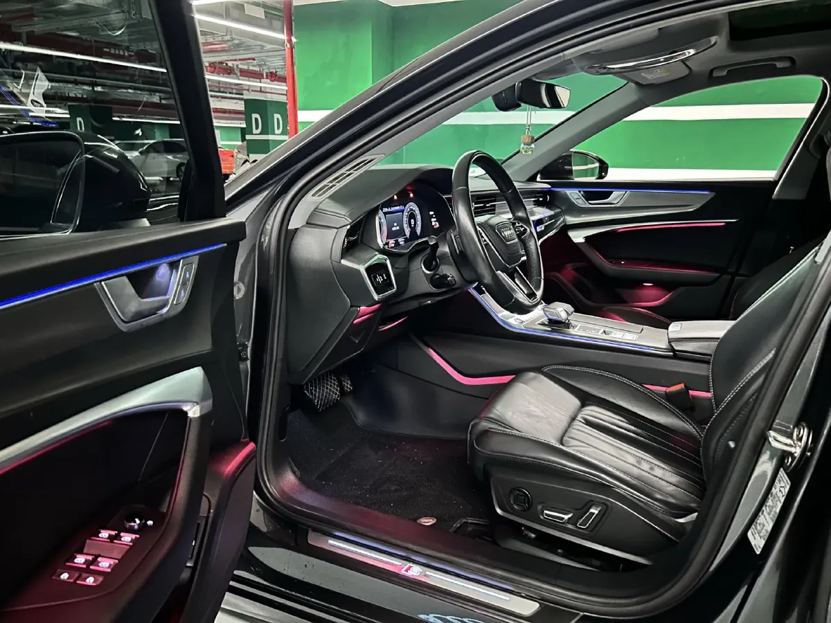 2023 Audi A6L 2.0T 245HP L4 7DCT,autocango,china used car exporter,china ev exporter,chinese used car exporter,chinese used ev exporter