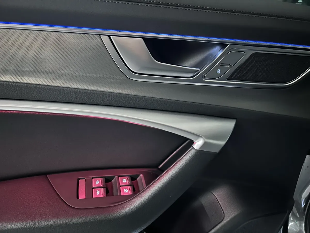 2023 Audi A6L 2.0T 245HP L4 7DCT,autocango,china used car exporter,china ev exporter,chinese used car exporter,chinese used ev exporter