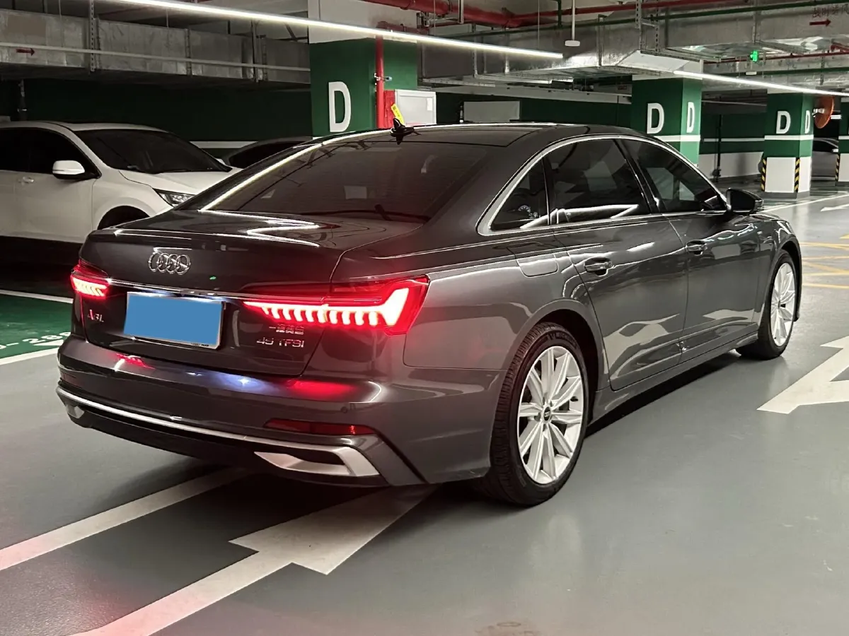 2023 Audi A6L 2.0T 245HP L4 7DCT,autocango,china used car exporter,china ev exporter,chinese used car exporter,chinese used ev exporter