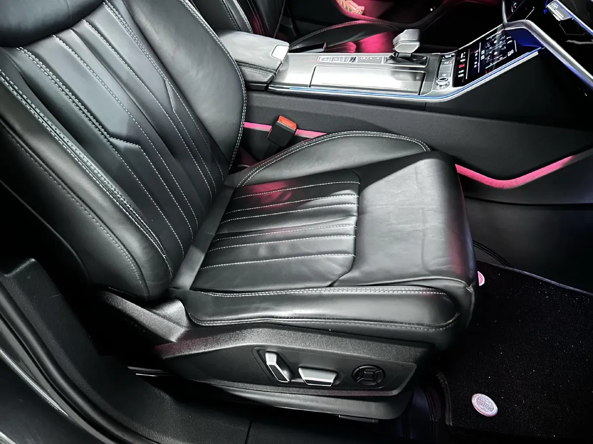 2023 Audi A6L 2.0T 245HP L4 7DCT,autocango,china used car exporter,china ev exporter,chinese used car exporter,chinese used ev exporter