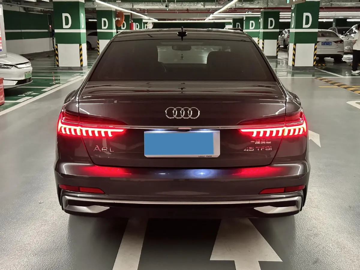 2023 Audi A6L 2.0T 245HP L4 7DCT,autocango,china used car exporter,china ev exporter,chinese used car exporter,chinese used ev exporter