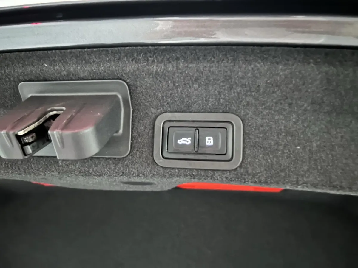 2023 Audi A6L 2.0T 245HP L4 7DCT,autocango,china used car exporter,china ev exporter,chinese used car exporter,chinese used ev exporter