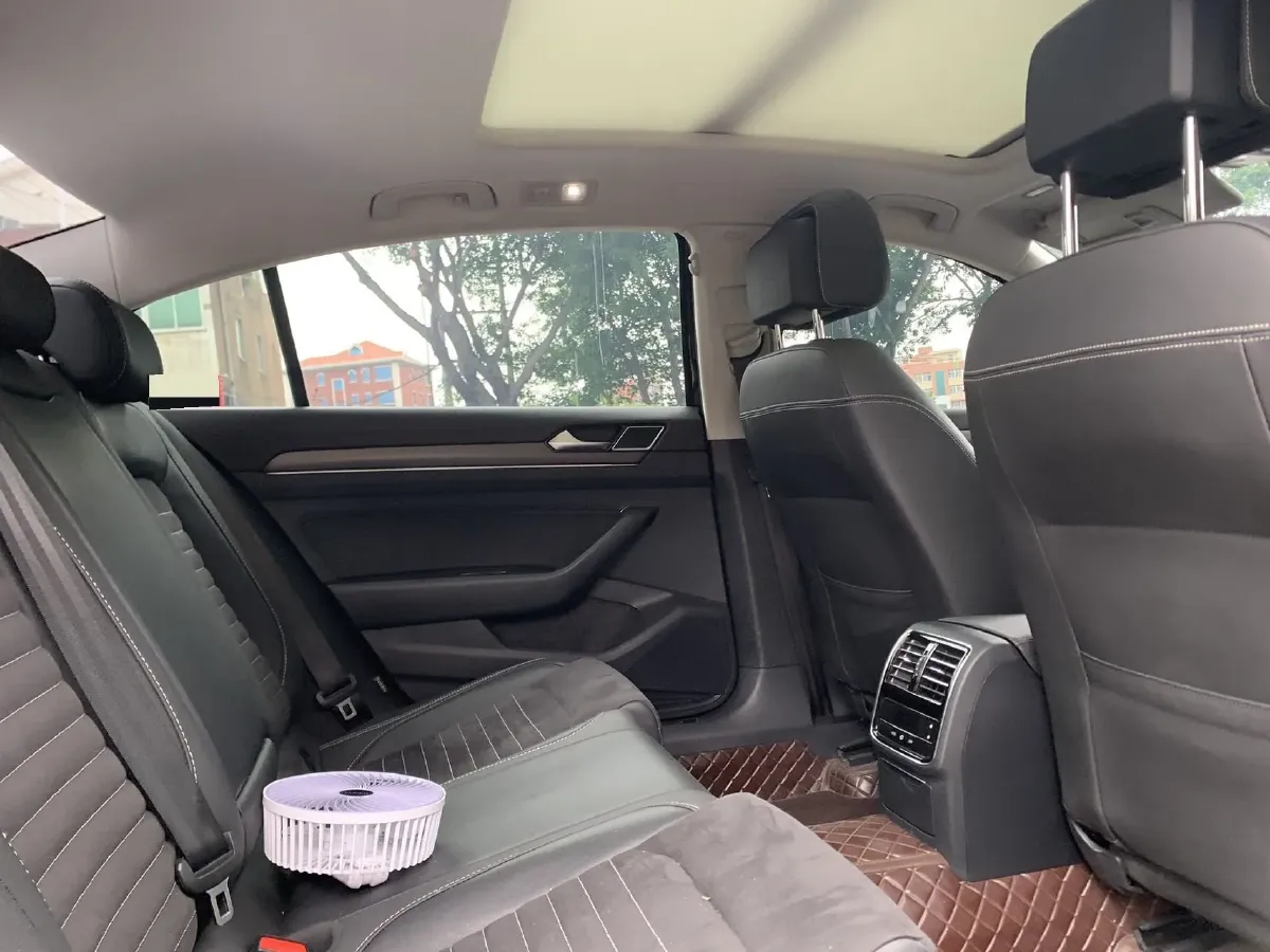 2020 Volkswagen Magotan 2.0T 186HP L4 7DCT,autocango,china used car exporter,china ev exporter,chinese used car exporter,chinese used ev exporter
