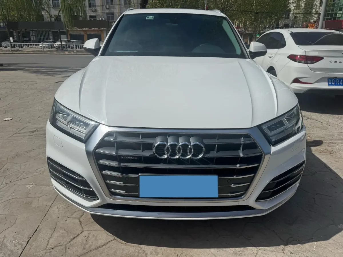 2020 Audi Q5L 2.0T 190HP L4 7DCT,autocango,china used car exporter,china ev exporter,chinese used car exporter,chinese used ev exporter