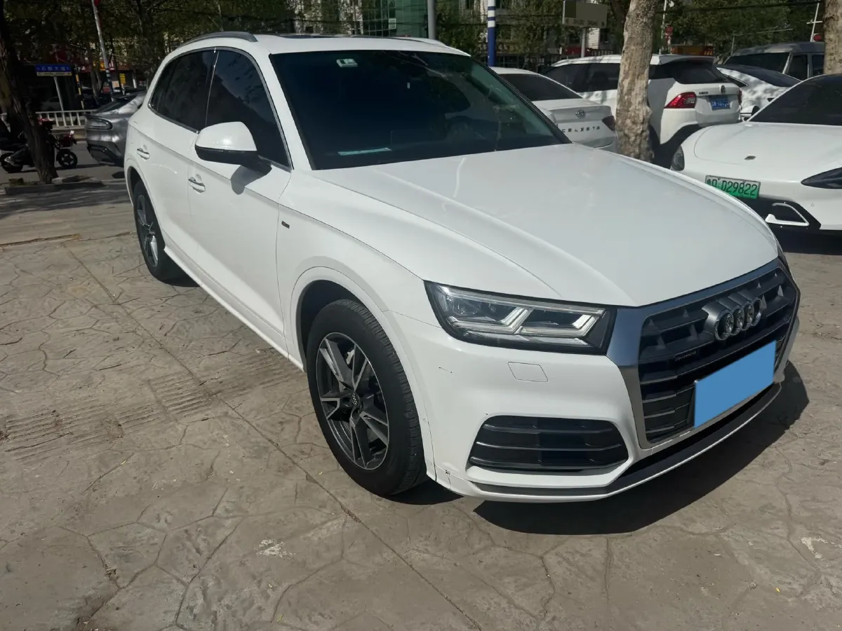 2020 Audi Q5L 2.0T 190HP L4 7DCT,autocango,china used car exporter,china ev exporter,chinese used car exporter,chinese used ev exporter