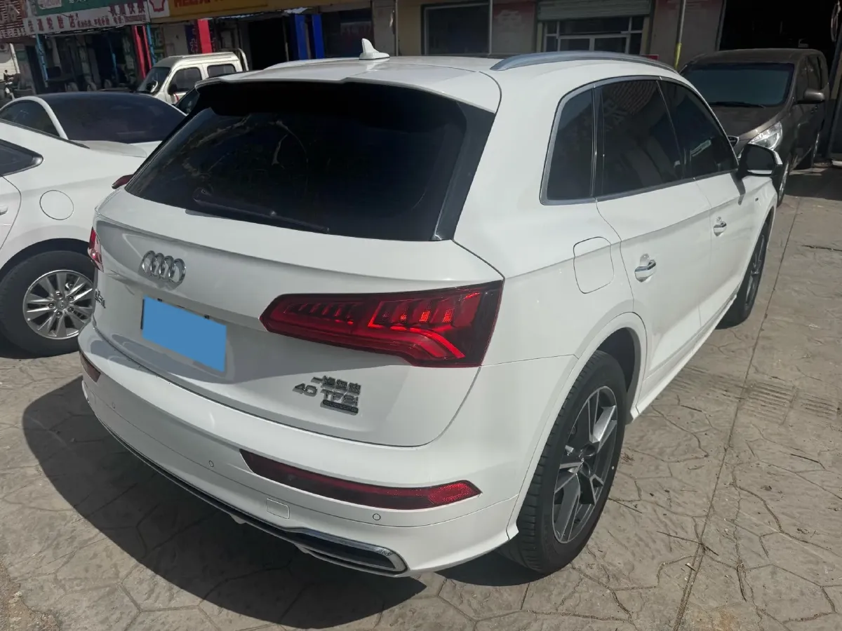 2020 Audi Q5L 2.0T 190HP L4 7DCT,autocango,china used car exporter,china ev exporter,chinese used car exporter,chinese used ev exporter