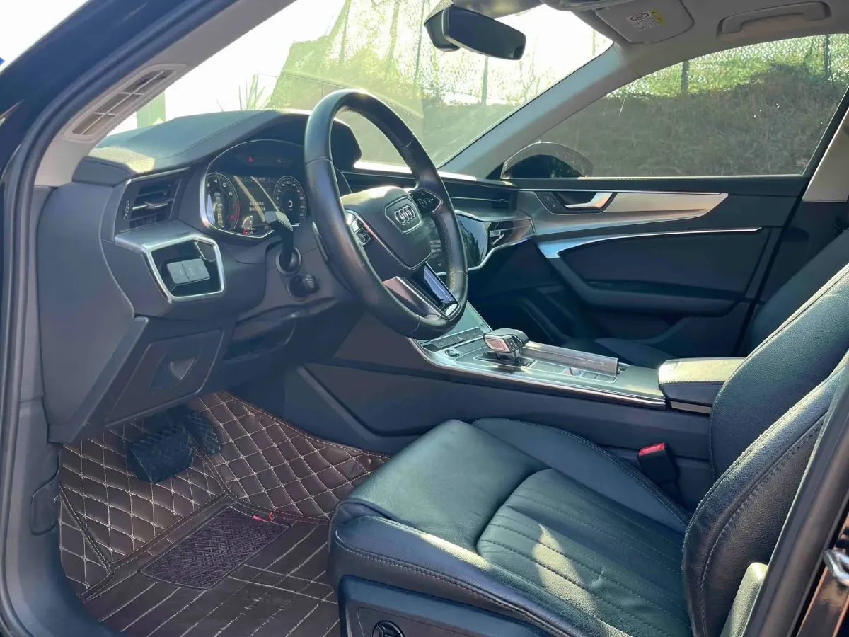 2022 Audi A6L 2.0T 190HP L4 7DCT,autocango,china used car exporter,china ev exporter,chinese used car exporter,chinese used ev exporter