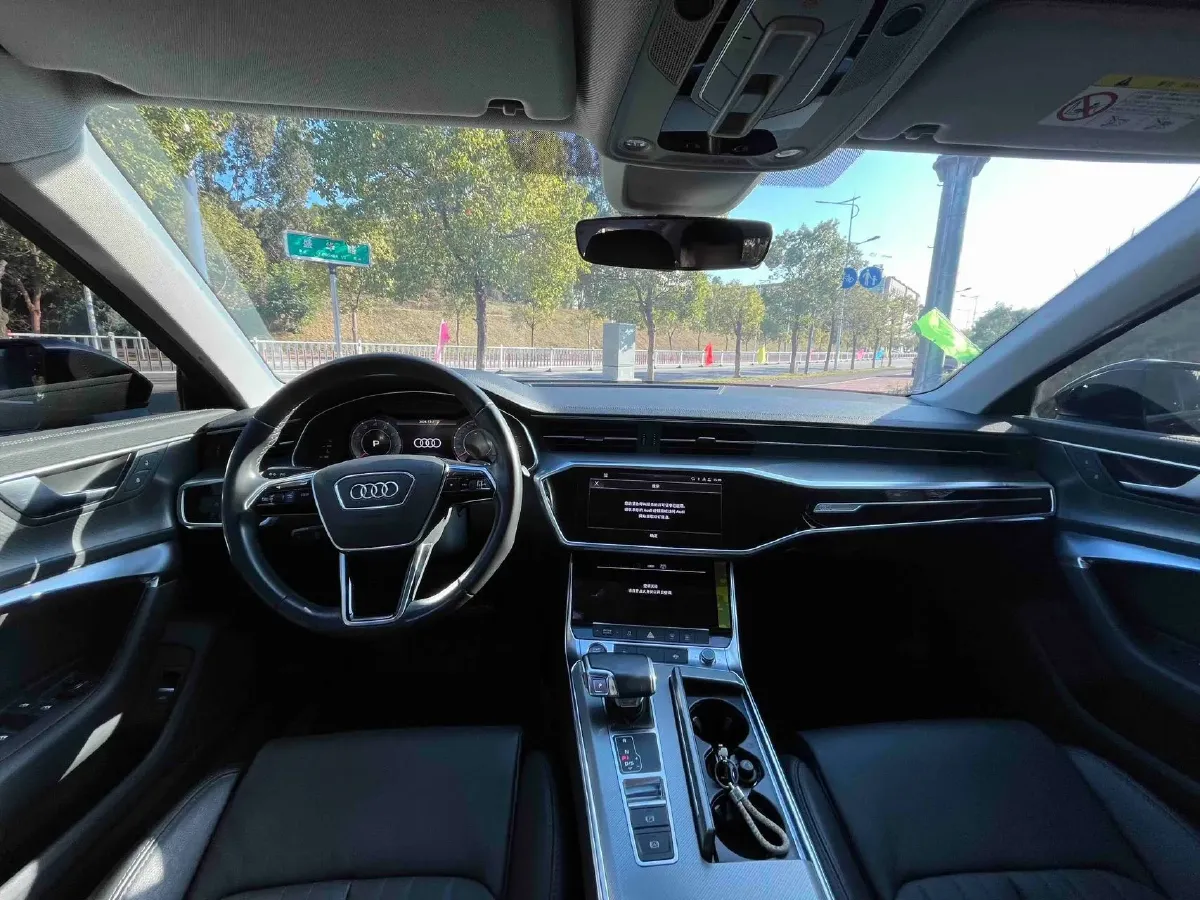 2022 Audi A6L 2.0T 190HP L4 7DCT,autocango,china used car exporter,china ev exporter,chinese used car exporter,chinese used ev exporter