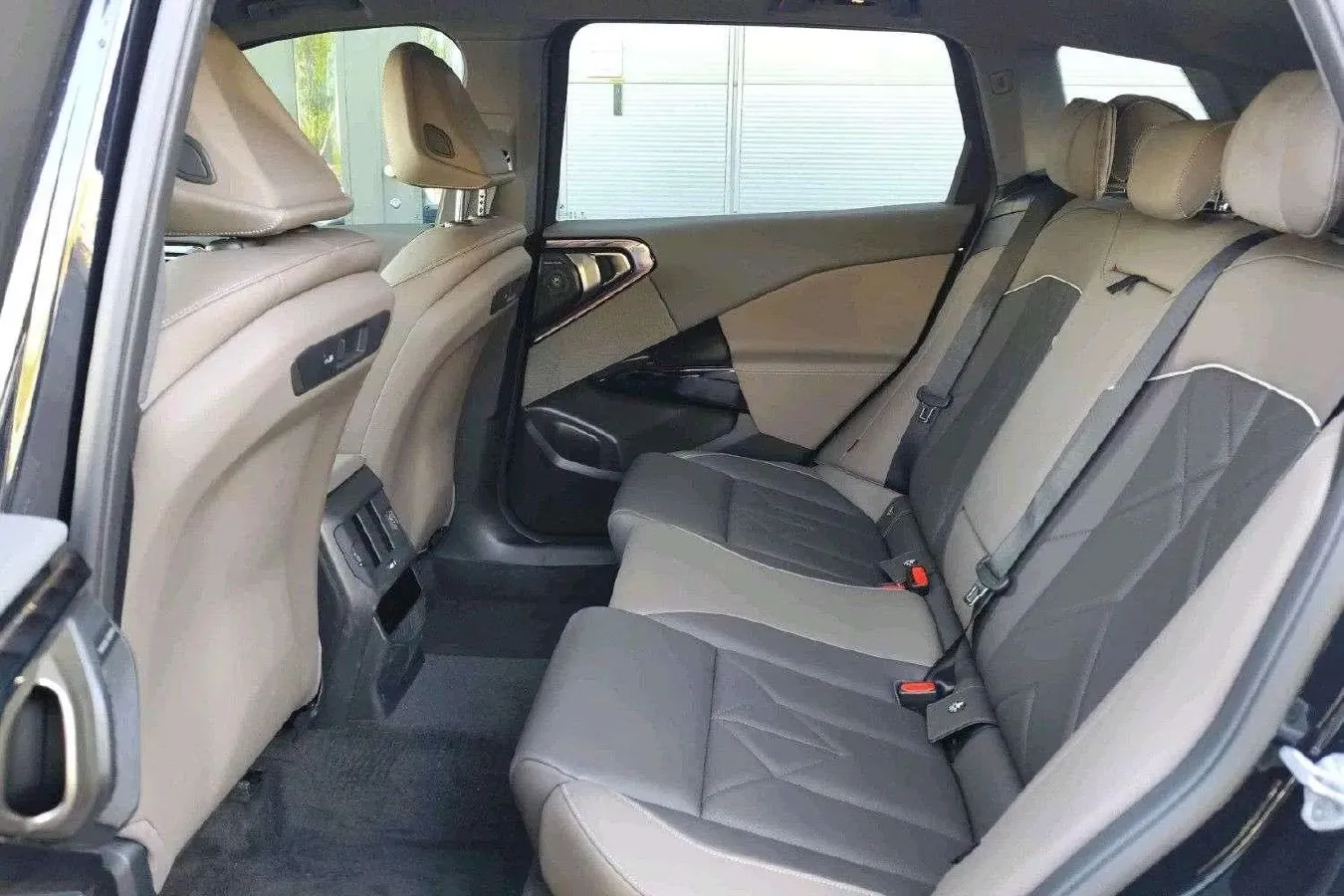 2025 BMW X3 2.0T 258HP L4 8AT,autocango,china used car exporter,china ev exporter,chinese used car exporter,chinese used ev exporter