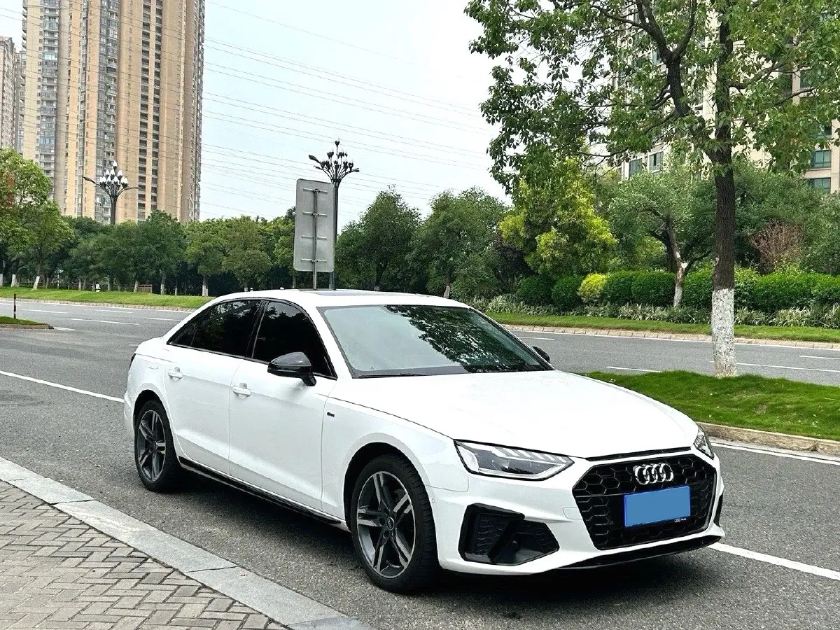 2022 Audi A4L 2.0T 190HP L4 7DCT,autocango,china used car exporter,china ev exporter,chinese used car exporter,chinese used ev exporter