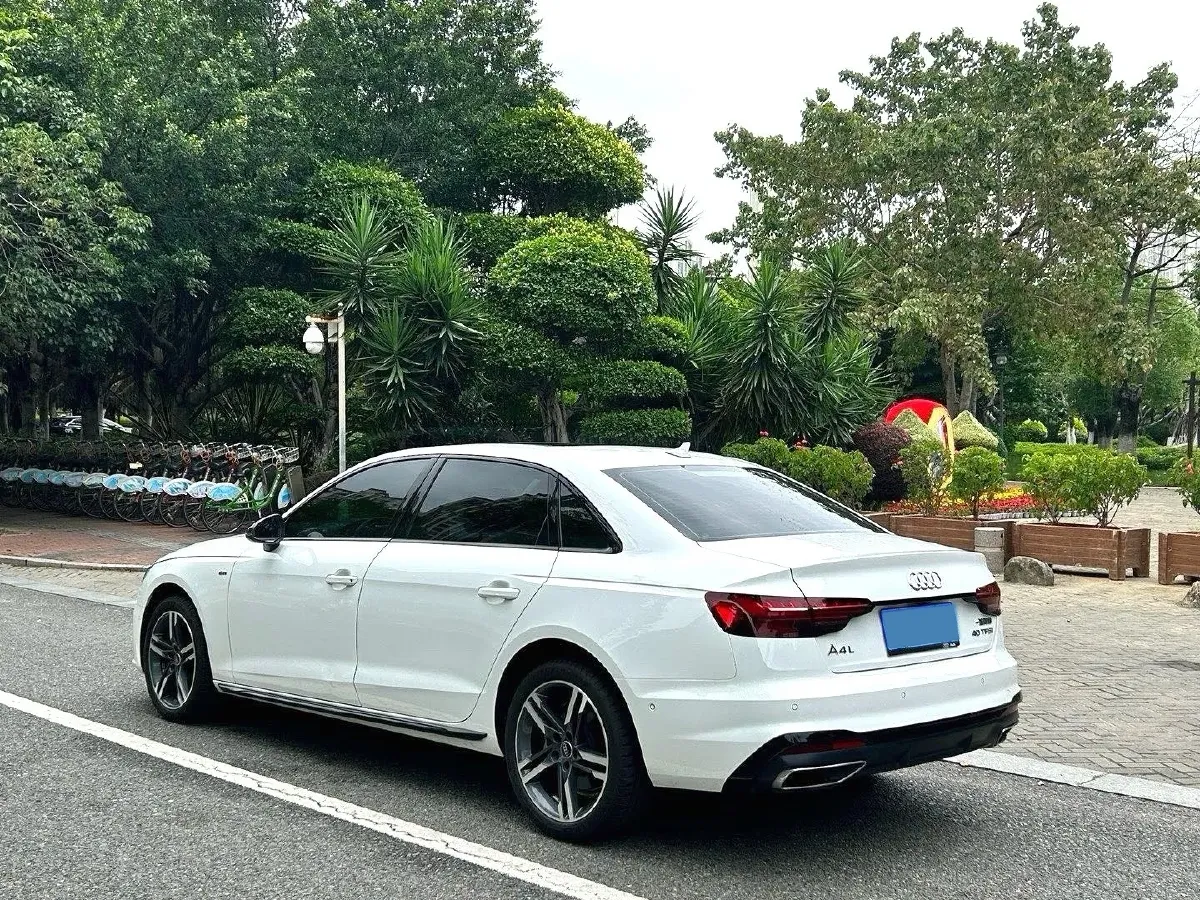 2022 Audi A4L 2.0T 190HP L4 7DCT,autocango,china used car exporter,china ev exporter,chinese used car exporter,chinese used ev exporter