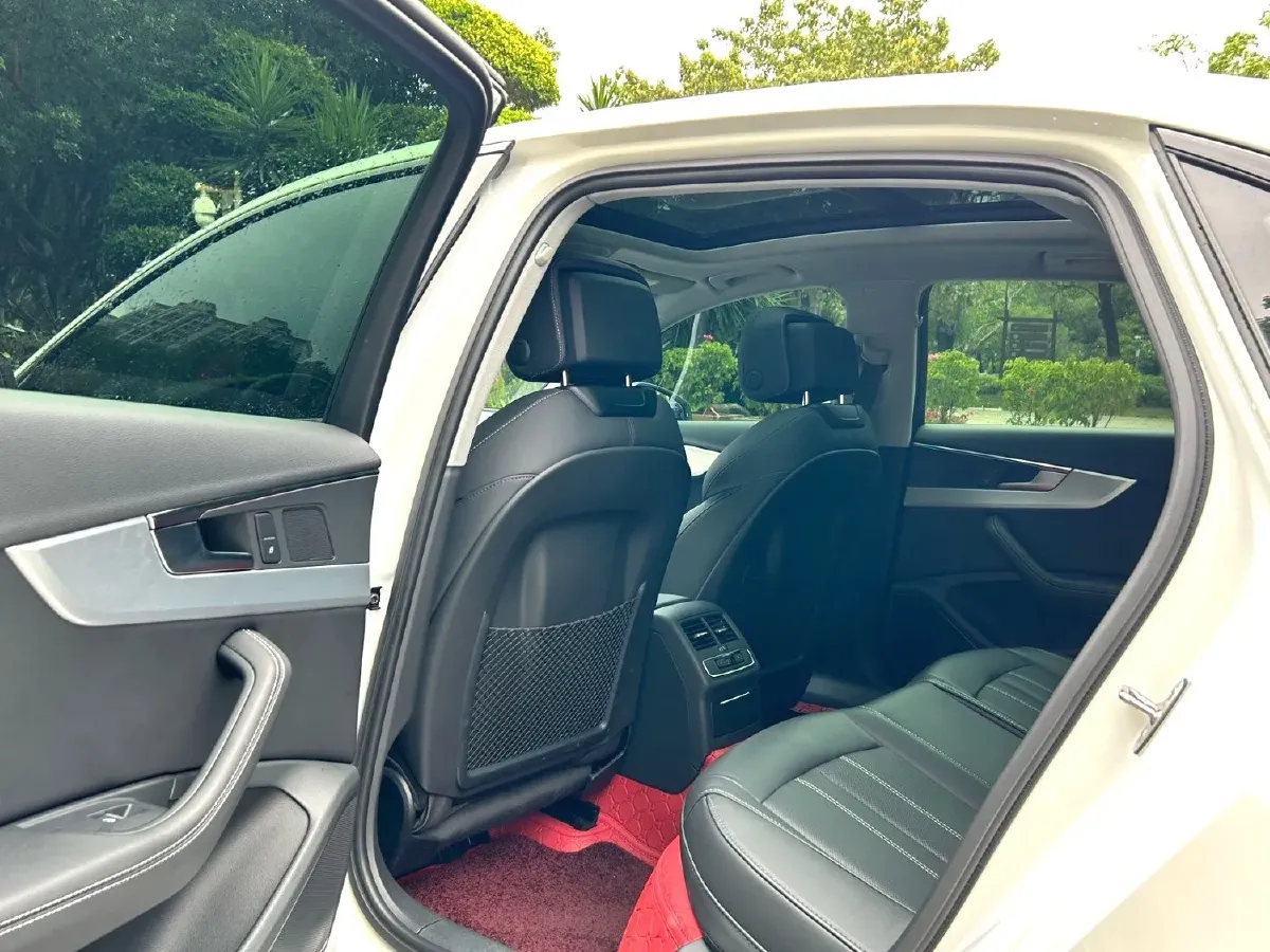 2022 Audi A4L 2.0T 190HP L4 7DCT,autocango,china used car exporter,china ev exporter,chinese used car exporter,chinese used ev exporter