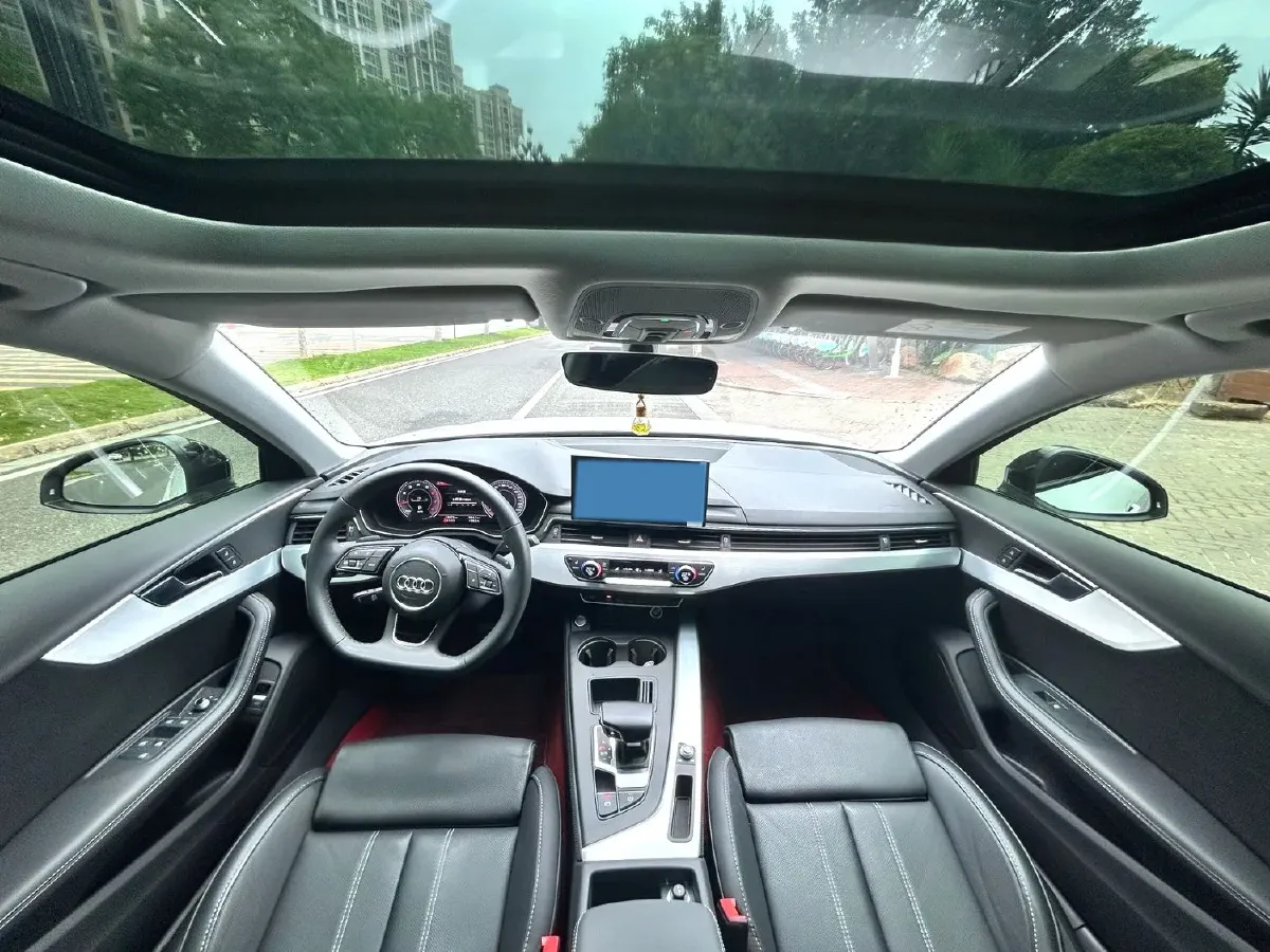 2022 Audi A4L 2.0T 190HP L4 7DCT,autocango,china used car exporter,china ev exporter,chinese used car exporter,chinese used ev exporter