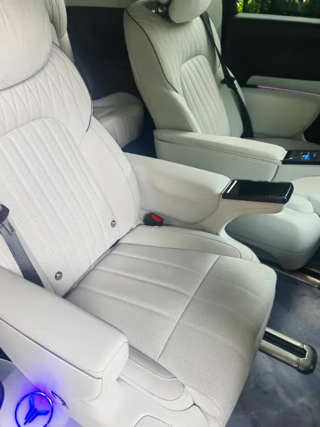 2025 Voyah Dream 1.5T 150HP L4 PHEV 41.7KWH,autocango,china used car exporter,china ev exporter,chinese used car exporter,chinese used ev exporter