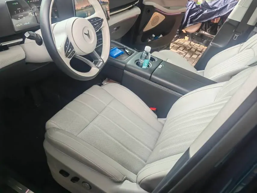 2025 Voyah Dream 1.5T 150HP L4 PHEV 41.7KWH,autocango,china used car exporter,china ev exporter,chinese used car exporter,chinese used ev exporter