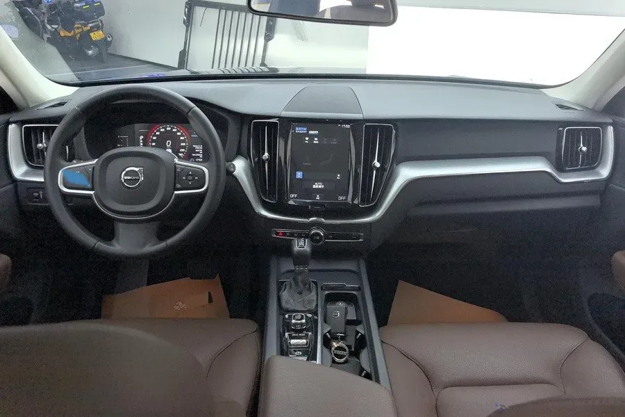 2019 Volvo XC60 2.0T 254HP L4 8AT,autocango,china used car exporter,china ev exporter,chinese used car exporter,chinese used ev exporter