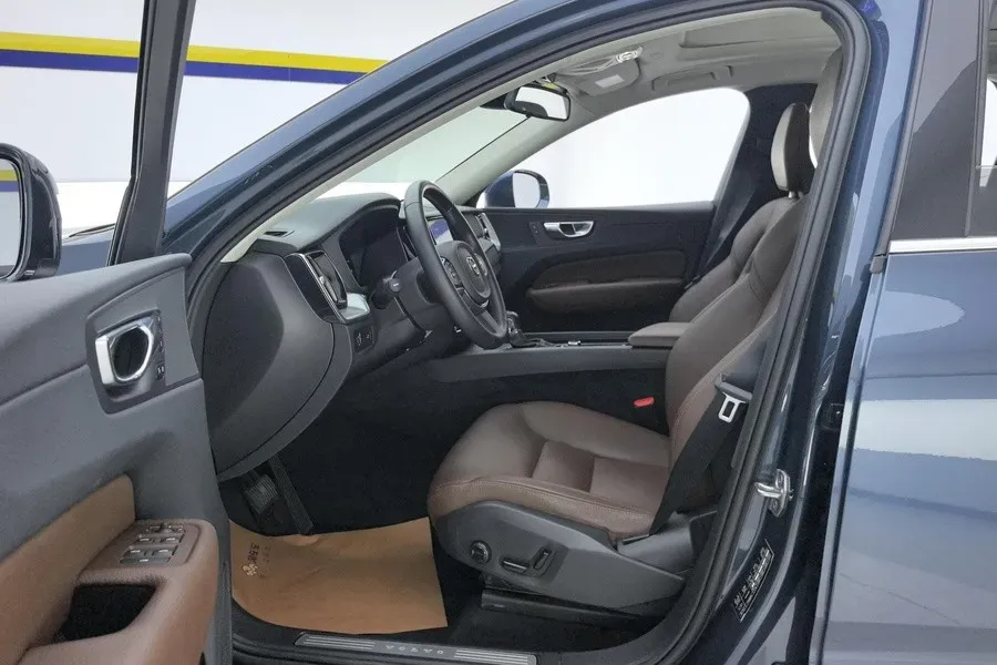 2019 Volvo XC60 2.0T 254HP L4 8AT,autocango,china used car exporter,china ev exporter,chinese used car exporter,chinese used ev exporter
