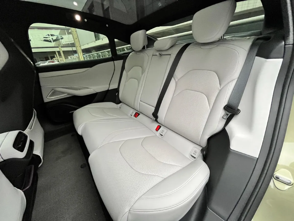 2024 MI SU7 BEV 73.6KWH,autocango,china used car exporter,china ev exporter,chinese used car exporter,chinese used ev exporter