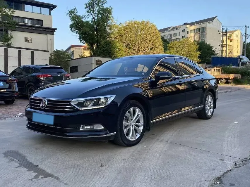 2018 Volkswagen Magotan 2.0T 220HP L4 7DCT,autocango,china used car exporter,china ev exporter,chinese used car exporter,chinese used ev exporter