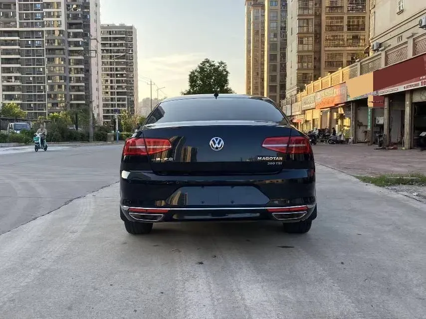 2018 Volkswagen Magotan 2.0T 220HP L4 7DCT,autocango,china used car exporter,china ev exporter,chinese used car exporter,chinese used ev exporter