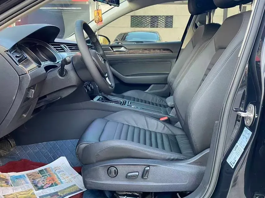 2018 Volkswagen Magotan 2.0T 220HP L4 7DCT,autocango,china used car exporter,china ev exporter,chinese used car exporter,chinese used ev exporter