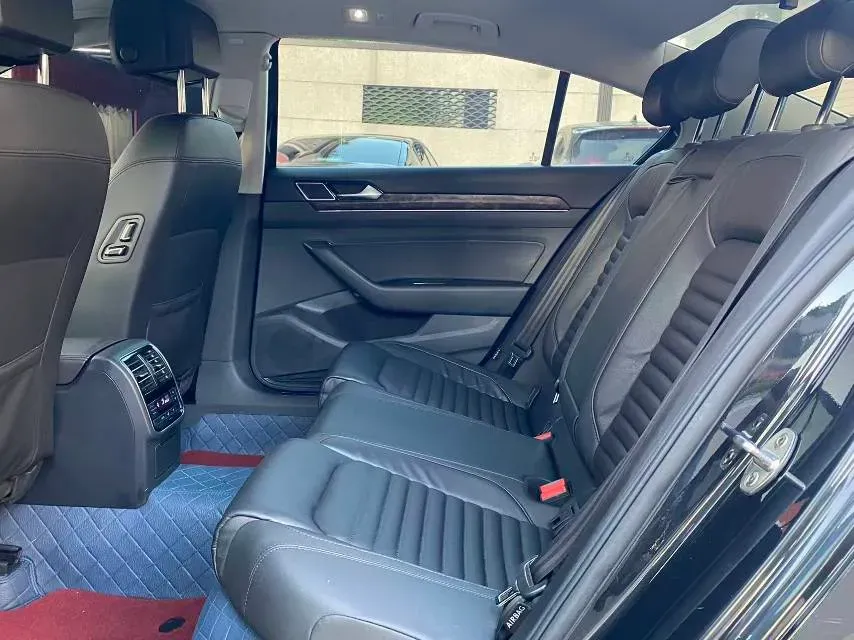 2018 Volkswagen Magotan 2.0T 220HP L4 7DCT,autocango,china used car exporter,china ev exporter,chinese used car exporter,chinese used ev exporter
