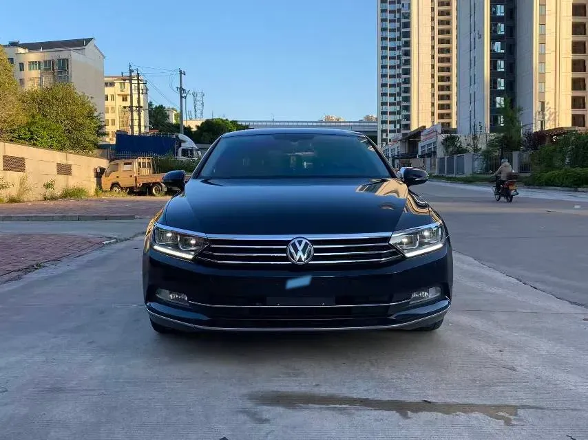 2018 Volkswagen Magotan 2.0T 220HP L4 7DCT,autocango,china used car exporter,china ev exporter,chinese used car exporter,chinese used ev exporter