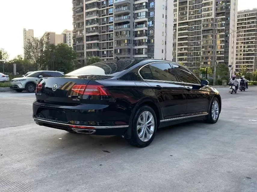 2018 Volkswagen Magotan 2.0T 220HP L4 7DCT,autocango,china used car exporter,china ev exporter,chinese used car exporter,chinese used ev exporter